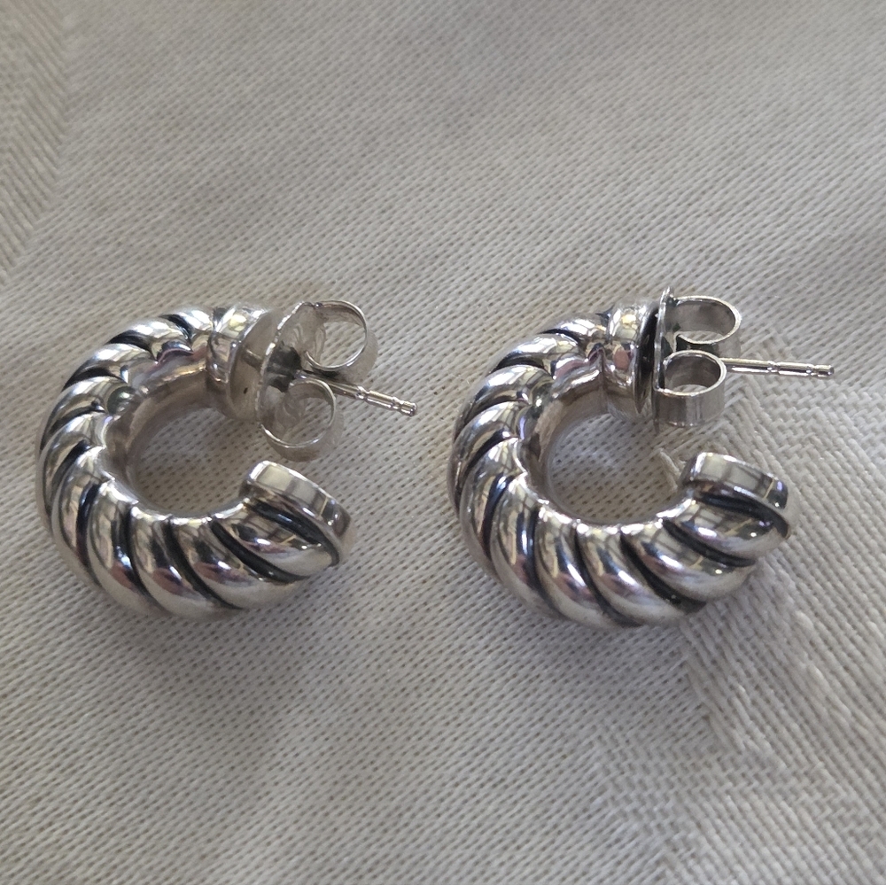 David Yurman Sculpted Cable Shrimp Earrings in Sterling Silver - Picture 4 of 14